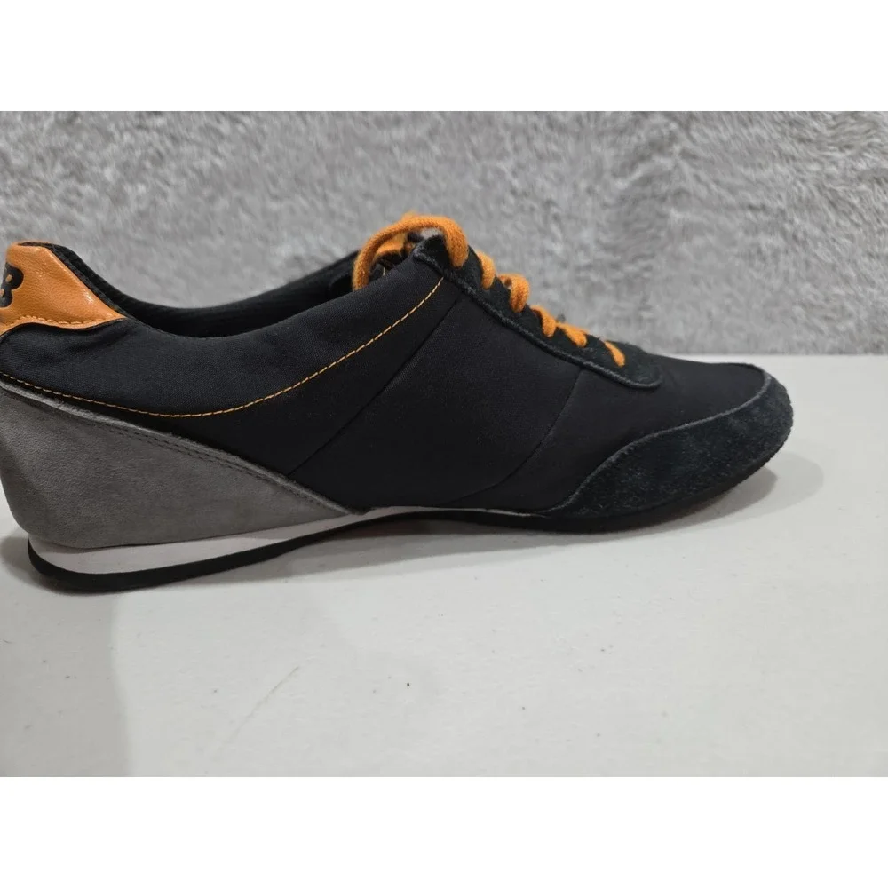 New Balance provide blue choice